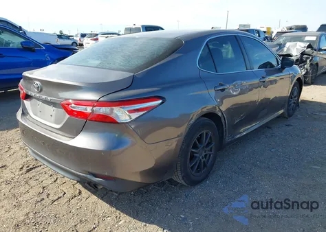 2018 Toyota Camry L z USA, uszkodzony, nr VIN 4T1B11HK4JU546632